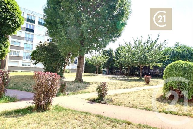 Afficher la photo en grand Appartement F4 à vendre - 4 pièces - 65 m2 - Les Pavillons Sous Bois - 93 - ILE-DE-FRANCE