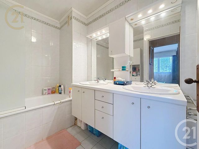 Appartement F4 à vendre - 4 pièces - 75,24 m2 - Bondy - 93 - ILE-DE-FRANCE