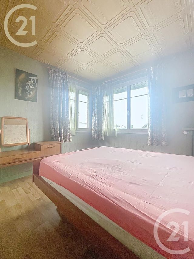 Afficher la photo en grand Appartement F4 à vendre - 4 pièces - 70 m2 - Noisy Le Sec - 93 - ILE-DE-FRANCE