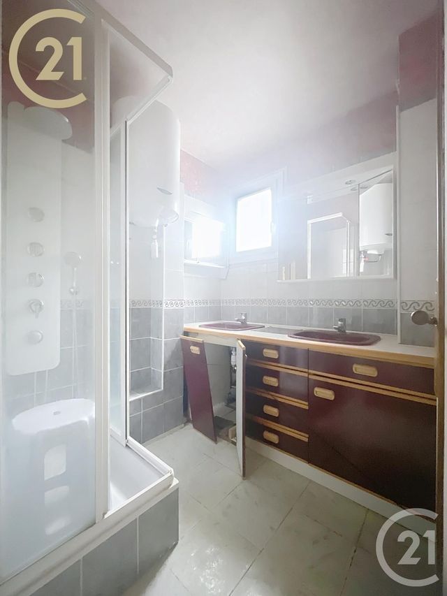 Afficher la photo en grand Appartement F4 à vendre - 4 pièces - 70 m2 - Noisy Le Sec - 93 - ILE-DE-FRANCE