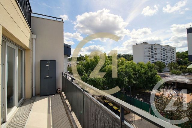 Afficher la photo en grand Appartement F4 à vendre - 4 pièces - 77,77 m2 - Romainville - 93 - ILE-DE-FRANCE