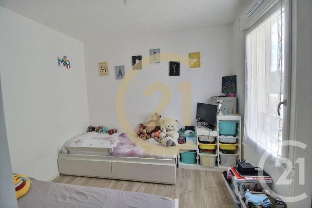 Afficher la photo en grand Appartement F4 à vendre - 4 pièces - 77,77 m2 - Romainville - 93 - ILE-DE-FRANCE