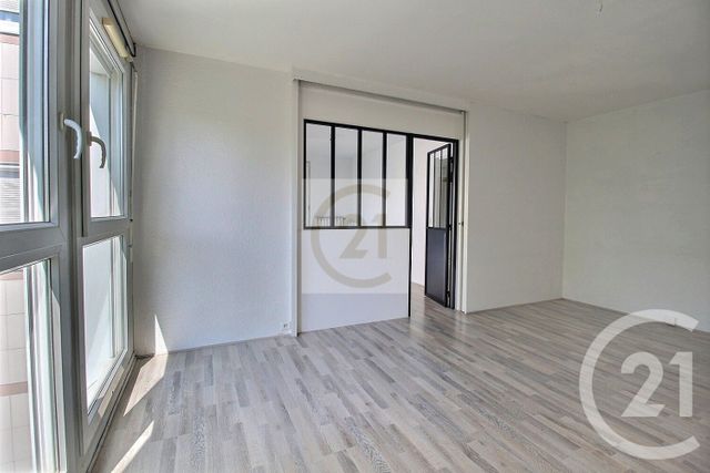 Appartement F4 à vendre - 4 pièces - 81 m2 - Pantin - 93 - ILE-DE-FRANCE