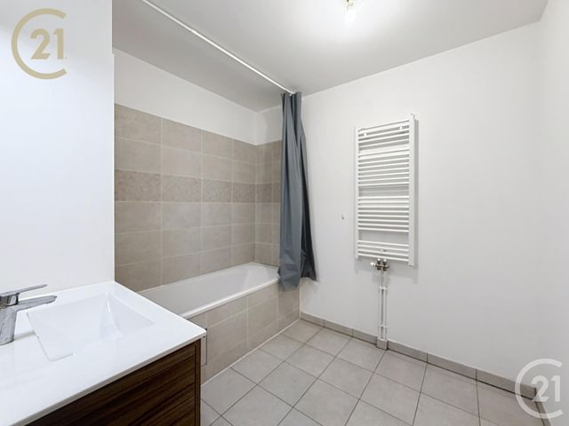 Appartement à louer - 3 pièces - 55,06 m2 - Noisy Le Sec - 93 - ILE-DE-FRANCE