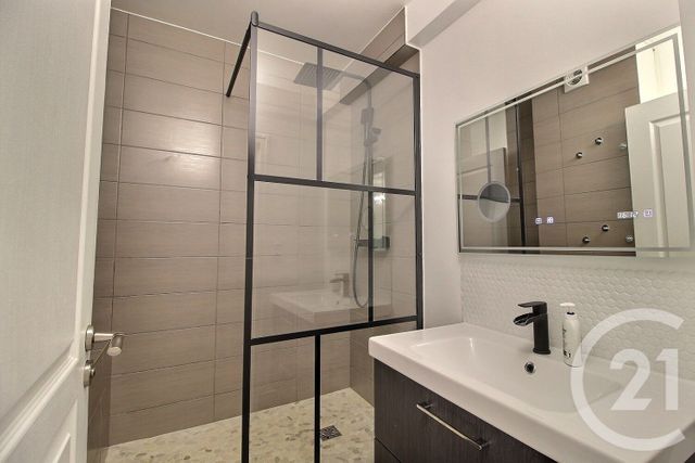 Afficher la photo en grand Appartement T3 à vendre - 3 pièces - 56 m2 - Pantin - 93 - ILE-DE-FRANCE