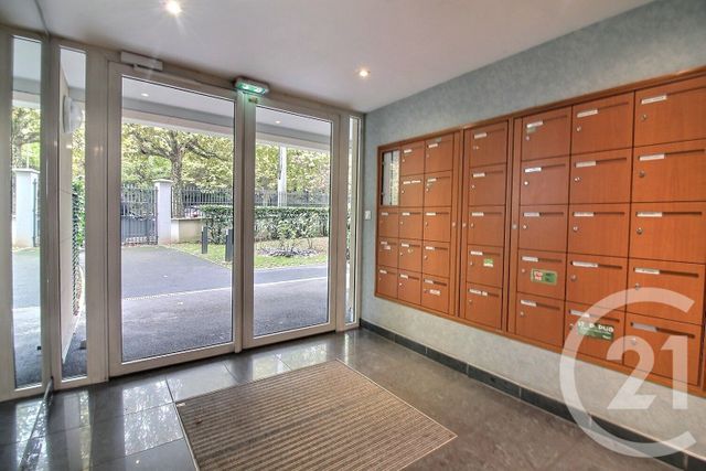 Afficher la photo en grand Appartement F3 à vendre - 3 pièces - 59,90 m2 - Rosny Sous Bois - 93 - ILE-DE-FRANCE