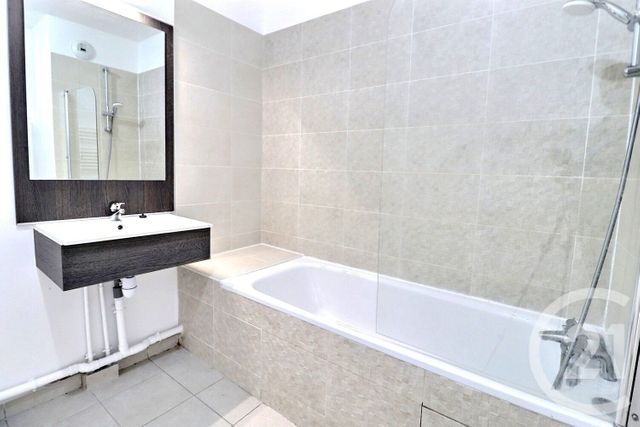 Afficher la photo en grand Appartement F3 à vendre - 3 pièces - 60 m2 - Romainville - 93 - ILE-DE-FRANCE