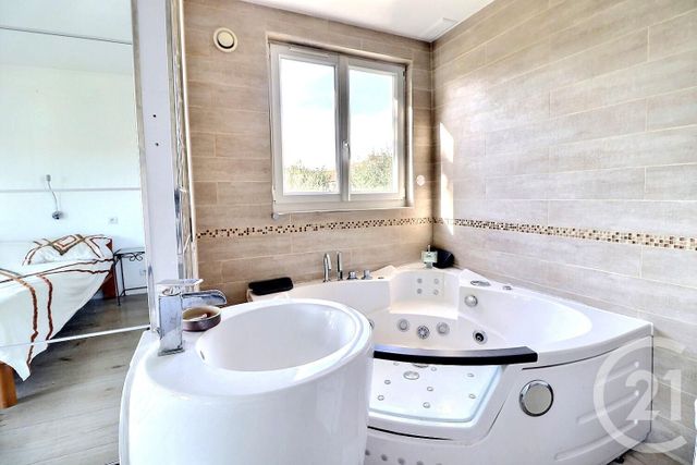 Appartement F4 à vendre - 4 pièces - 113 m2 - Noisy Le Sec - 93 - ILE-DE-FRANCE