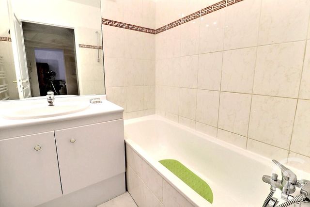 Appartement &agrave; vendre - 2 pi&egrave;ces - 47 m2 - Les Lilas - 93 - ILE-DE-FRANCE